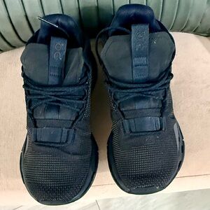 On Running Women’s Black/Navy Sneakers